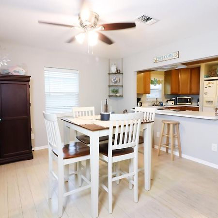 Sunny Daze Walk To Beach 2 Decks Pet Friendly Has A Mini Bar Galveston Eksteriør billede