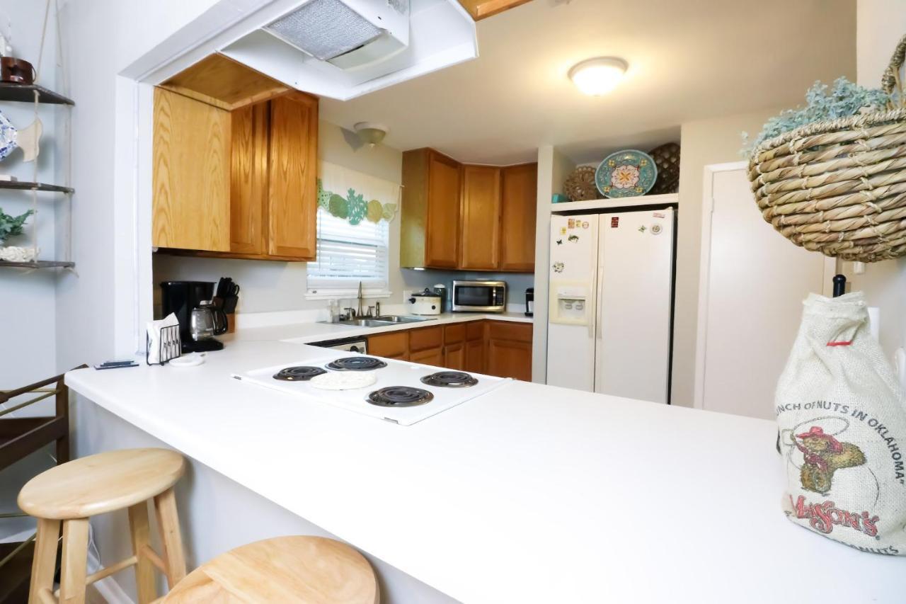 Sunny Daze Walk To Beach 2 Decks Pet Friendly Has A Mini Bar Galveston Eksteriør billede