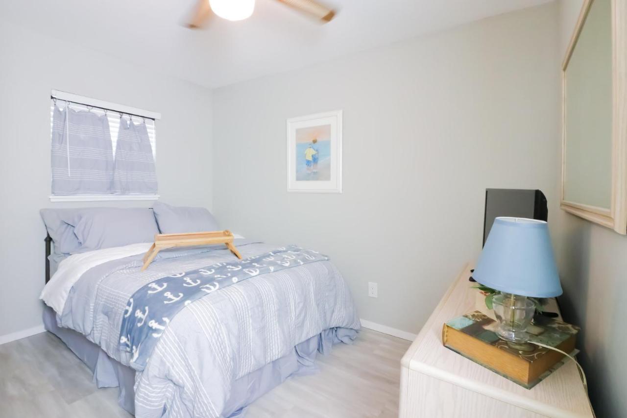 Sunny Daze Walk To Beach 2 Decks Pet Friendly Has A Mini Bar Galveston Eksteriør billede