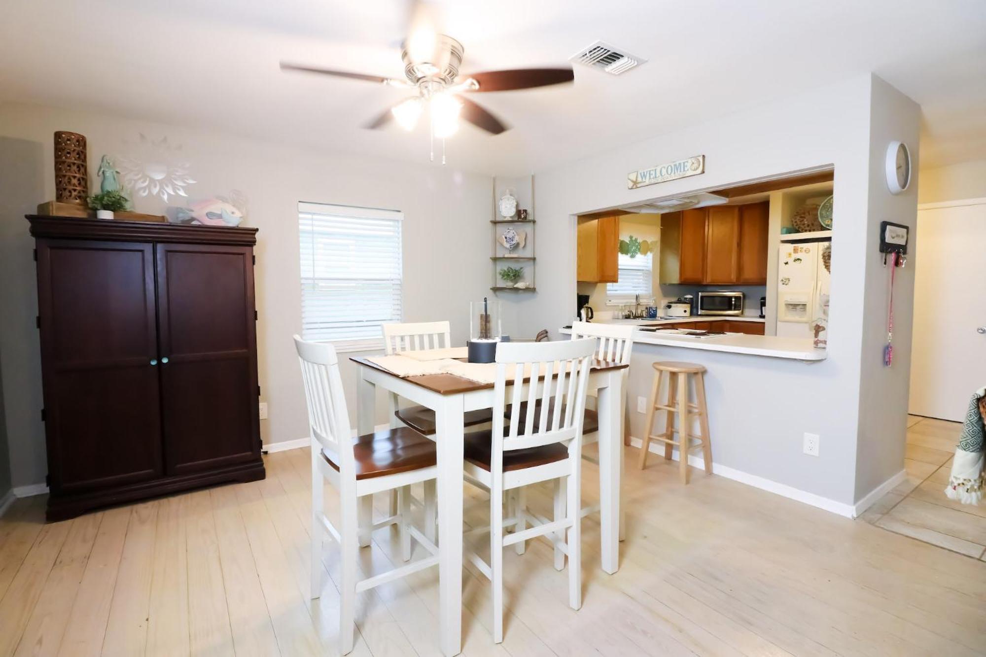Sunny Daze Walk To Beach 2 Decks Pet Friendly Has A Mini Bar Galveston Eksteriør billede