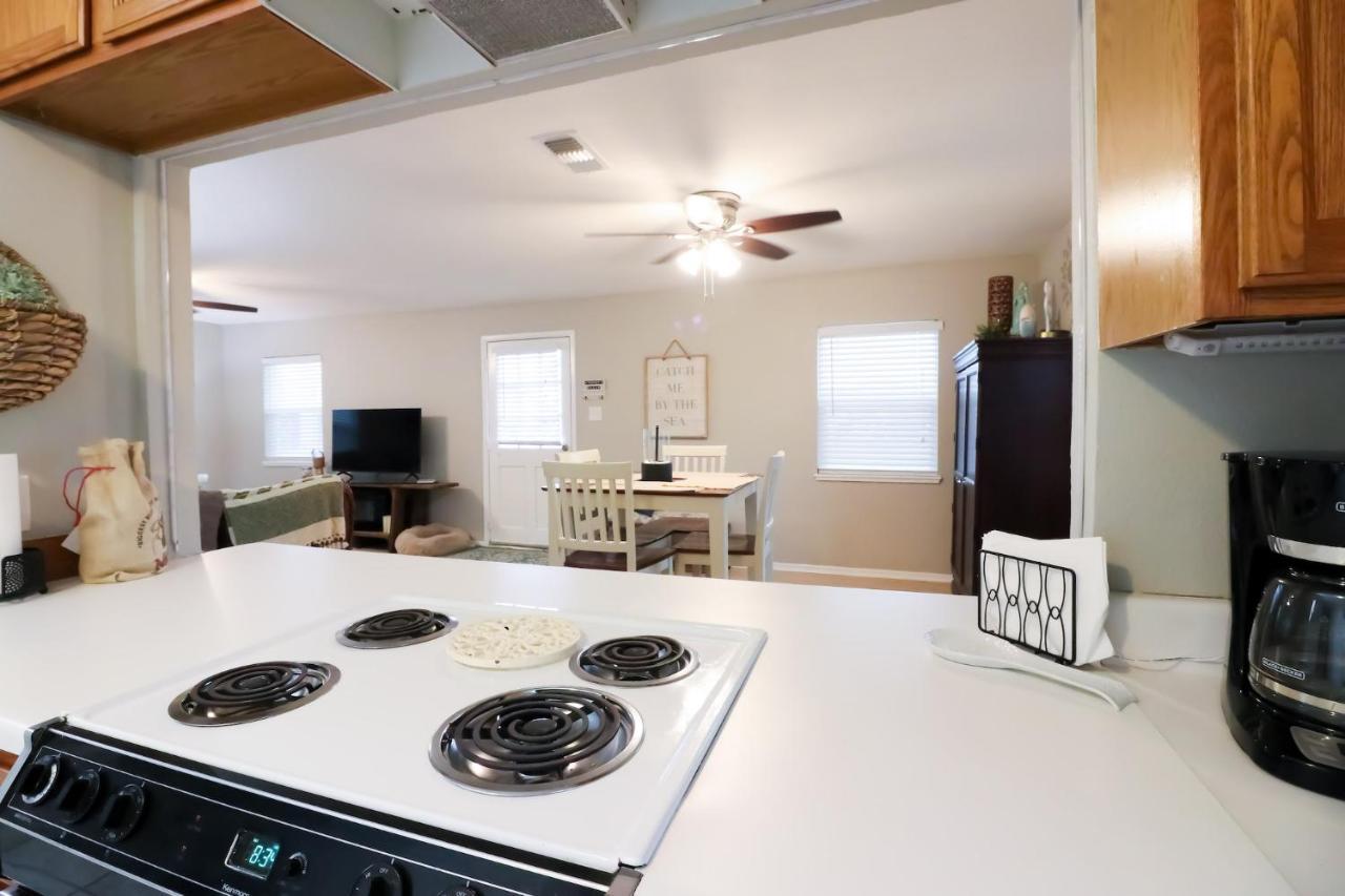 Sunny Daze Walk To Beach 2 Decks Pet Friendly Has A Mini Bar Galveston Eksteriør billede