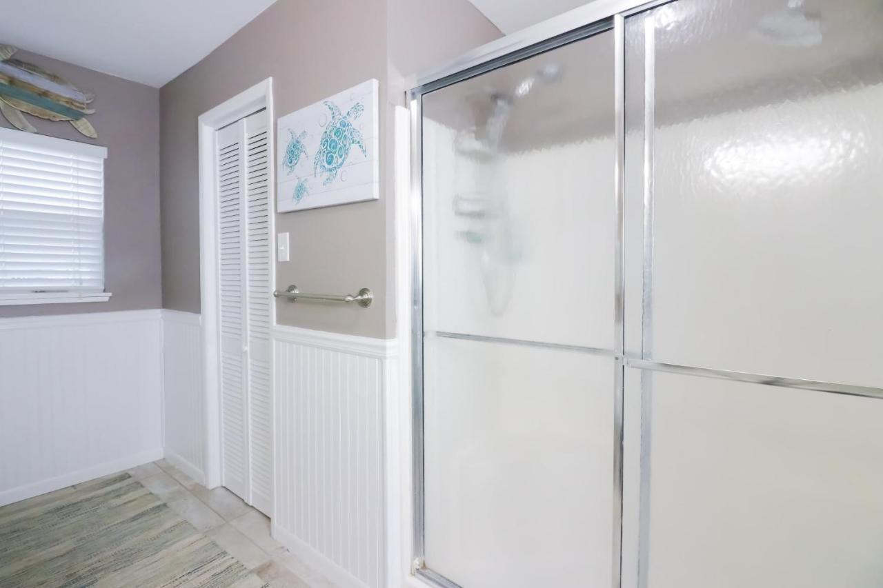 Sunny Daze Walk To Beach 2 Decks Pet Friendly Has A Mini Bar Galveston Eksteriør billede