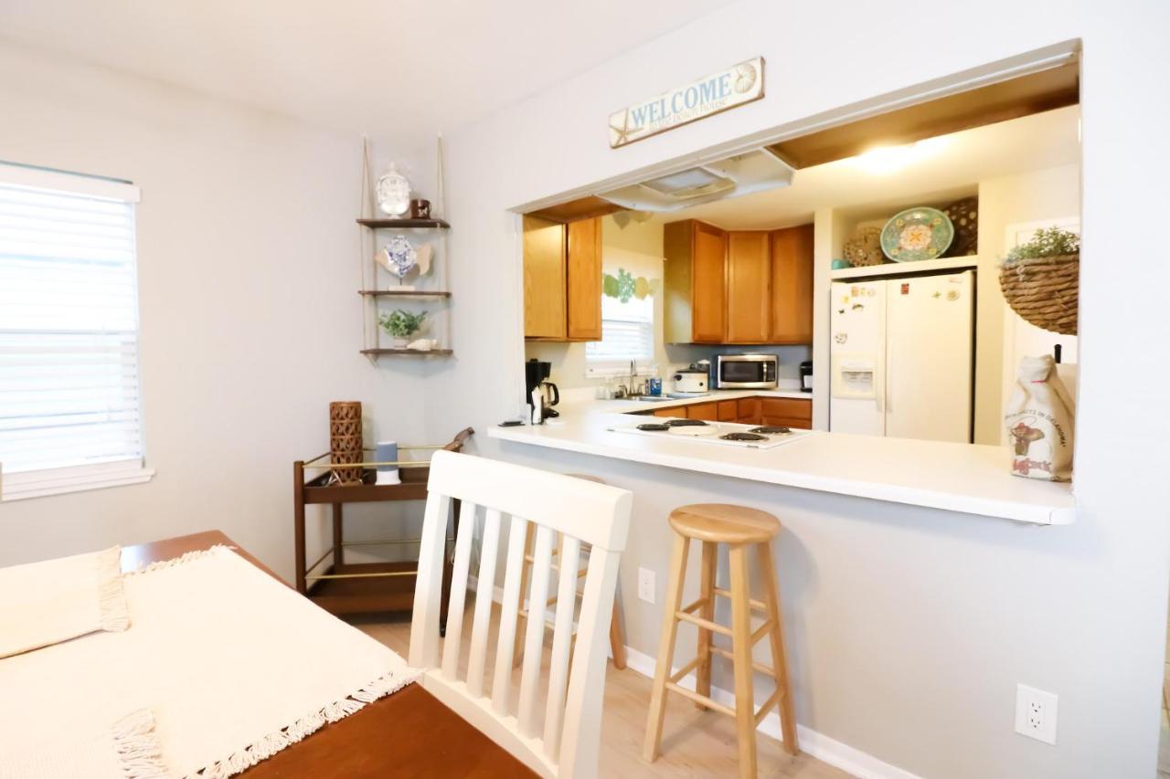 Sunny Daze Walk To Beach 2 Decks Pet Friendly Has A Mini Bar Galveston Eksteriør billede