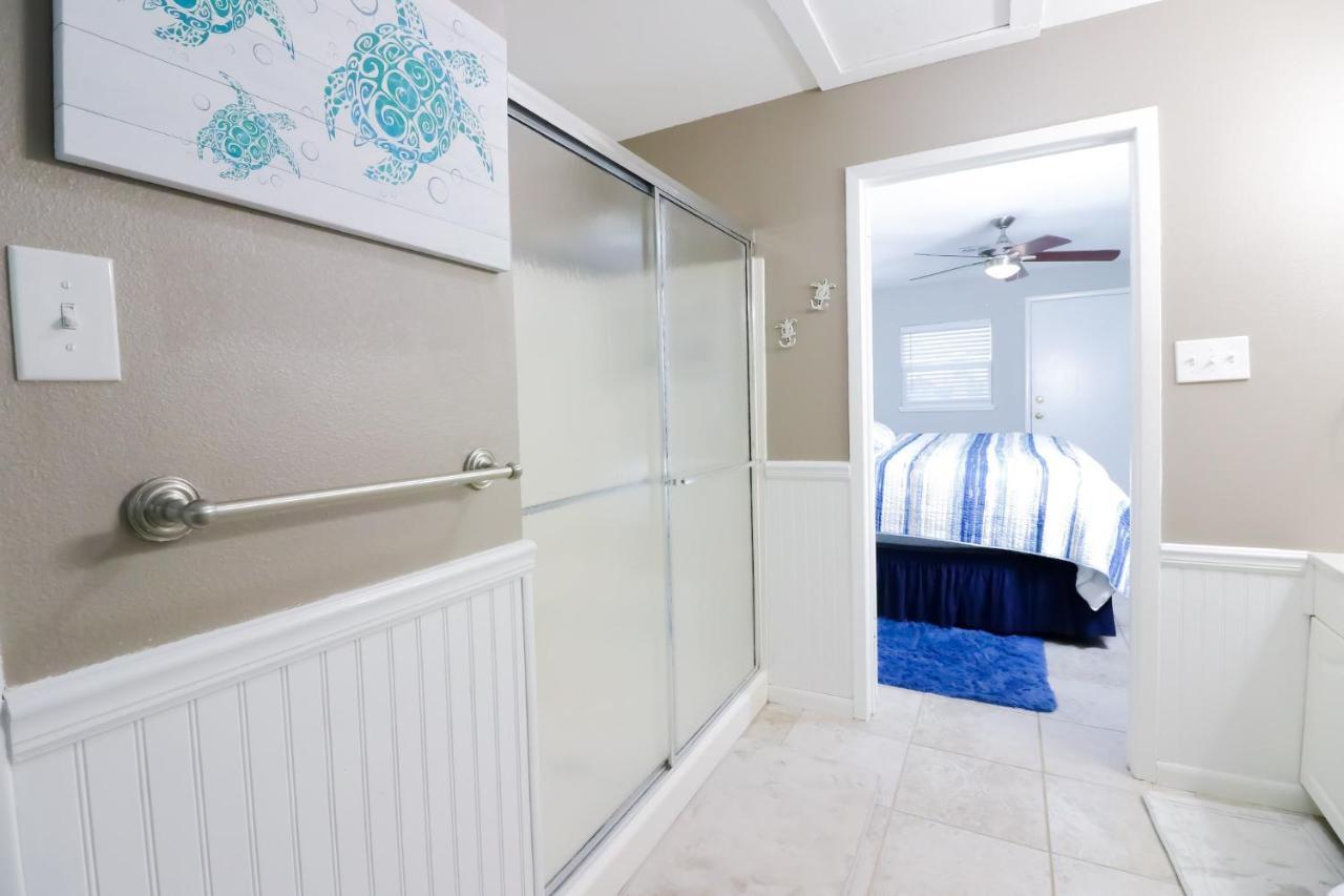 Sunny Daze Walk To Beach 2 Decks Pet Friendly Has A Mini Bar Galveston Eksteriør billede