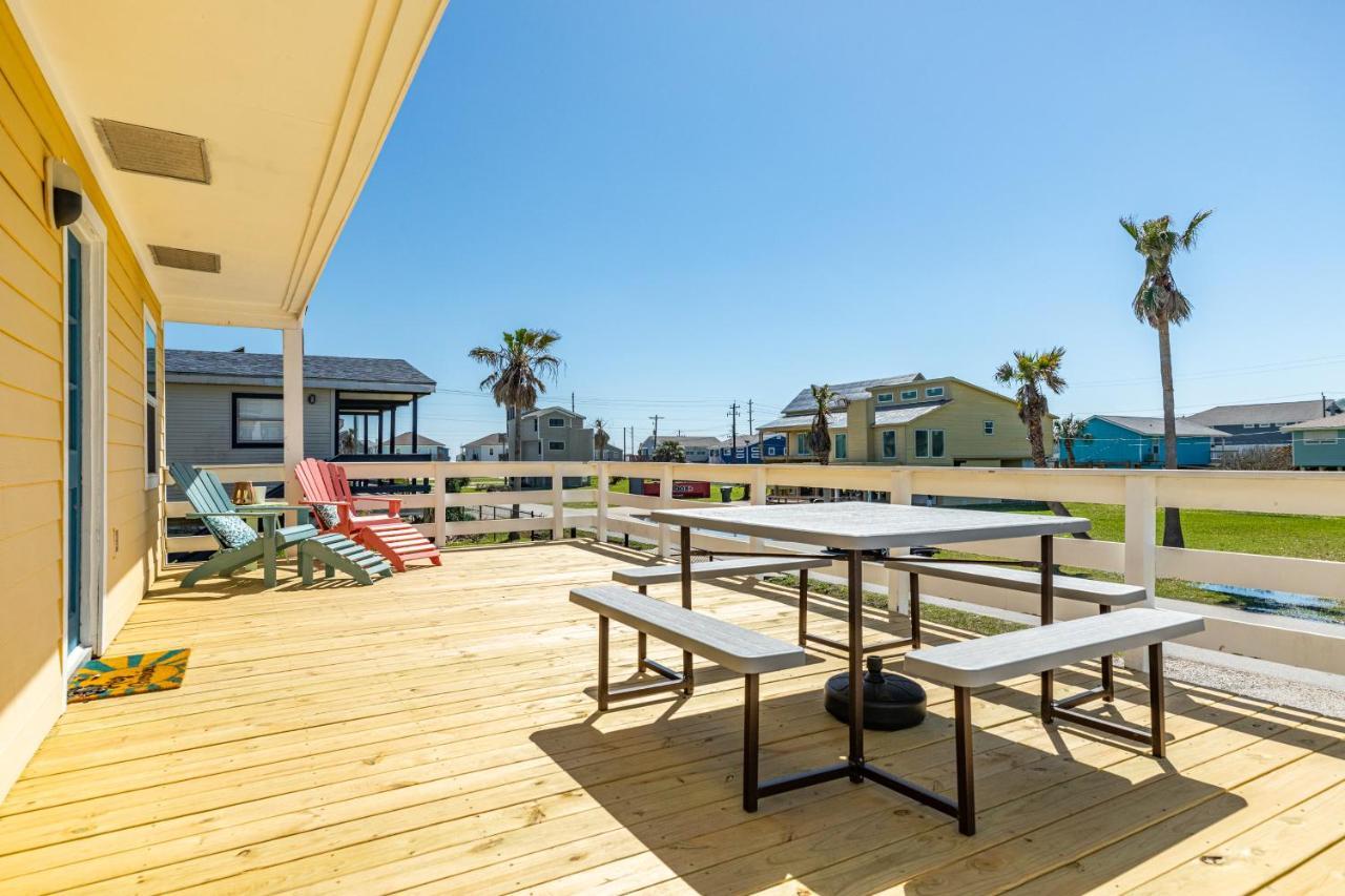 Sunny Daze Walk To Beach 2 Decks Pet Friendly Has A Mini Bar Galveston Eksteriør billede